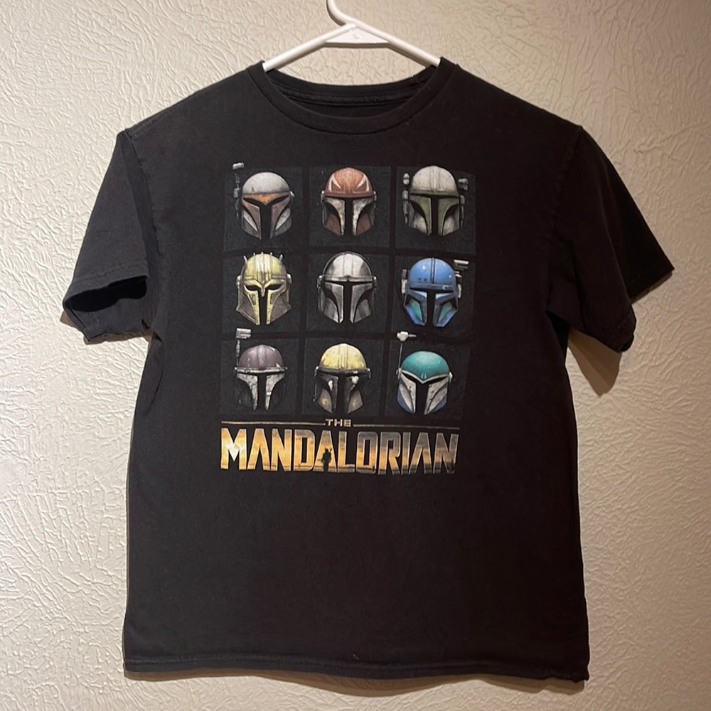 Star Wars FidthSun kids size medium. Mandelorian theme.